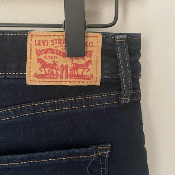 Levi's Dark Wash Classic Mid Rise Skinny Jeans Size 30 - Picture 9 of 11